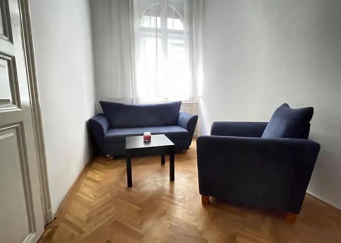 Central Stay Near Urania
