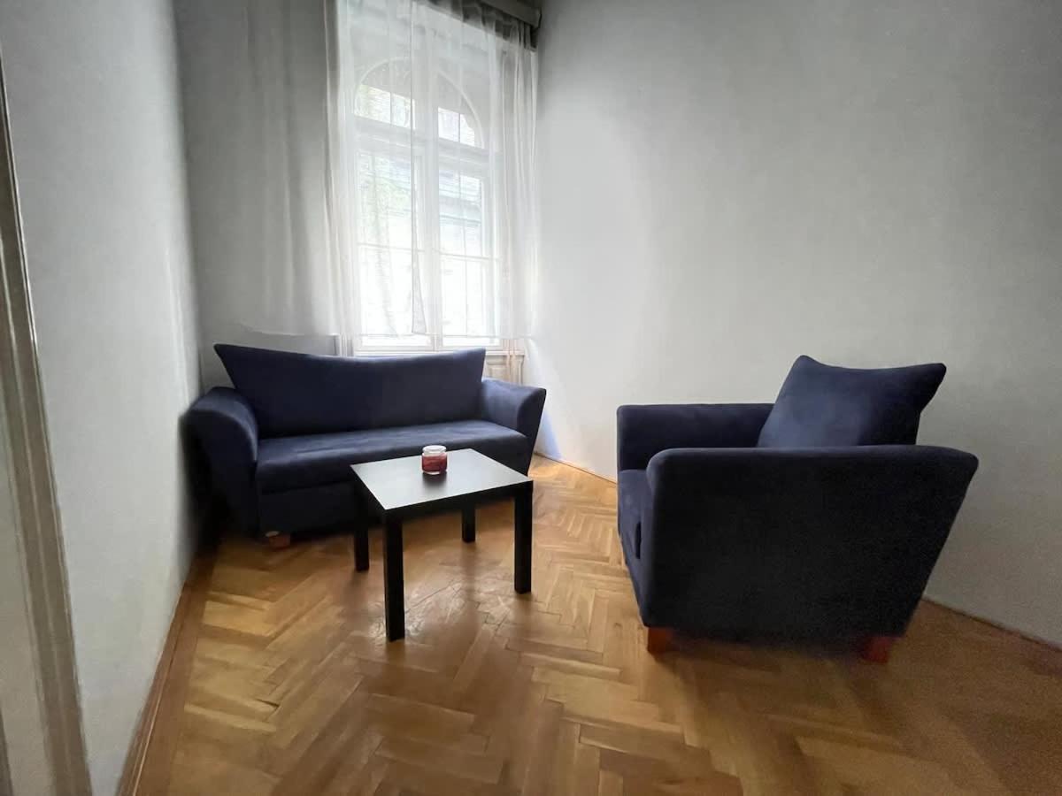 Near Urania Апартаменти *